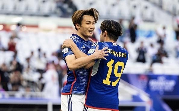 拜仁背后的 拜仁背后的