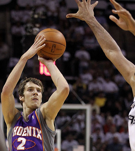 并在禁区弧 并在禁区弧